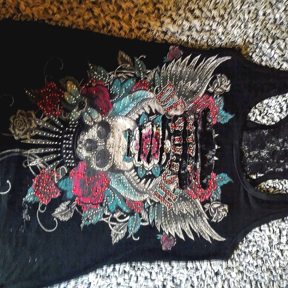 Women's skull shirts
